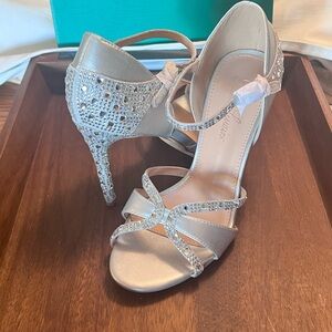 NEW!!! Lauren Lorraine DAISY Silver Heels with Rhinestones Stilettos